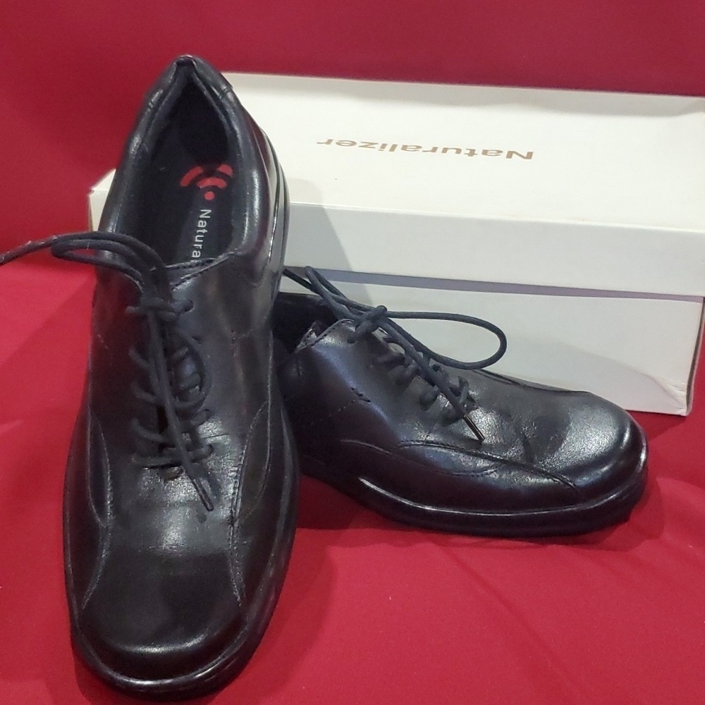 Naturalizer par black leather lace up NWT in box